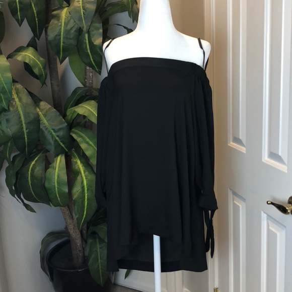 LOFT Tops - LOFT off the shoulder blouse